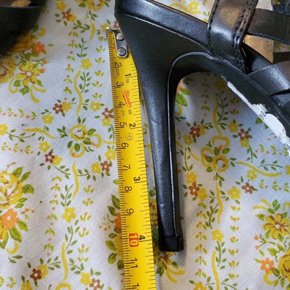 Guess Heels - Picture 7 of 7